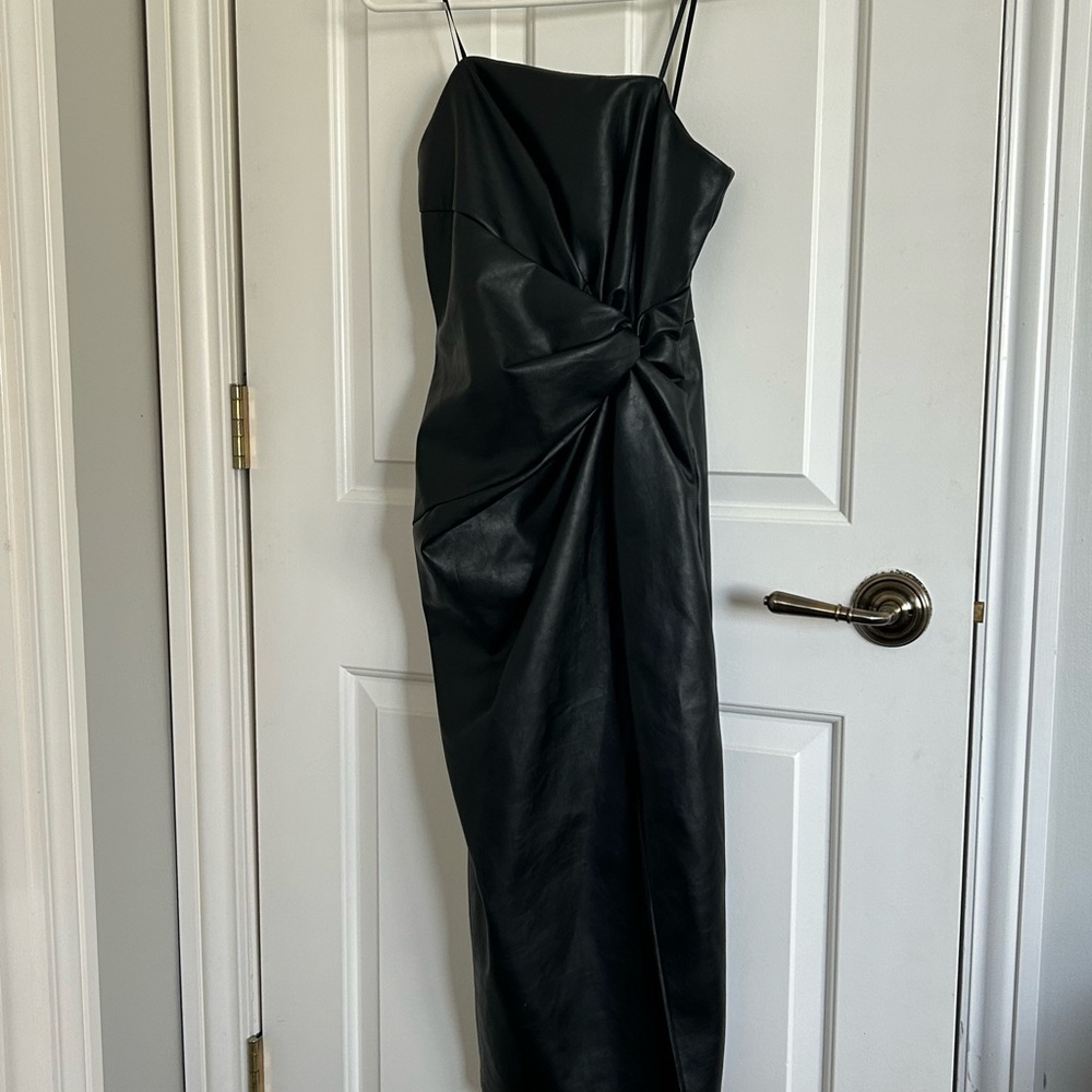 Chic Black Midi Dress with Knot Detail